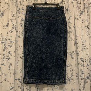pre-loved acid washed denim skirt with back split